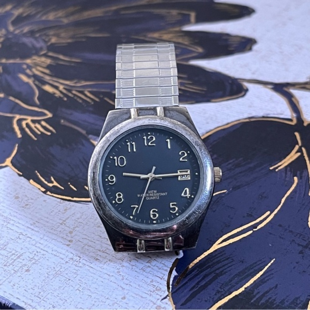 Vintage Men’s Comfort Band Silver and Blue Face Quartz Watch B1